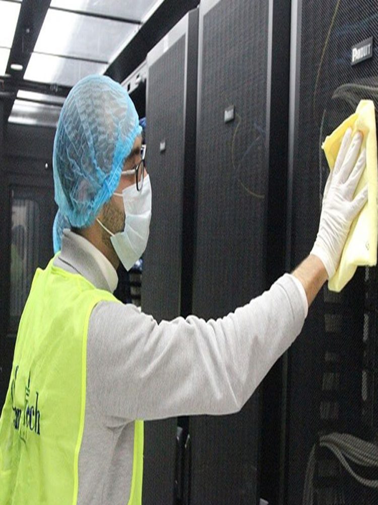 wiping-down-data-center-cabinet